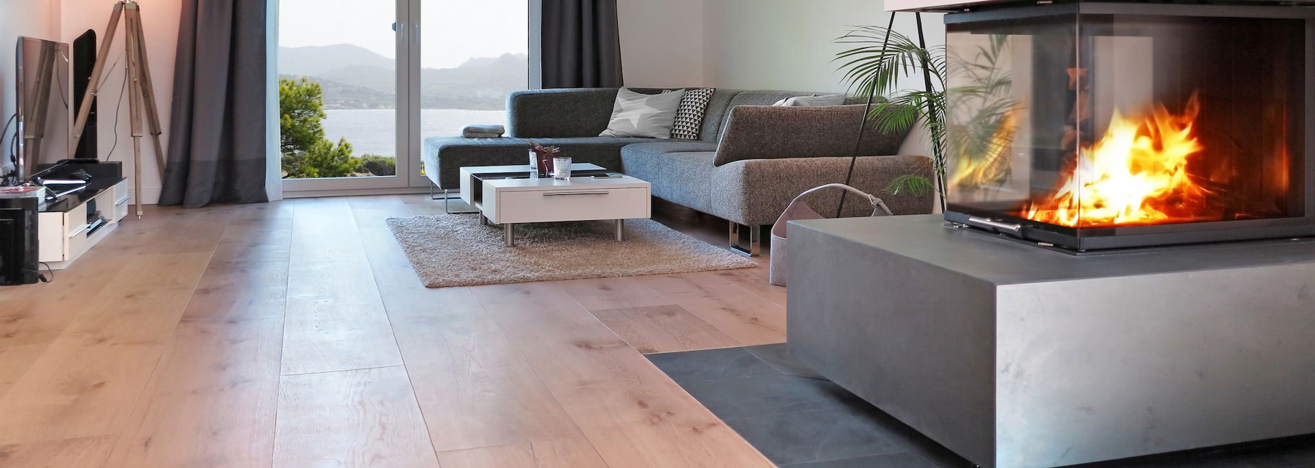 Wohnzimmer mit Kamin
