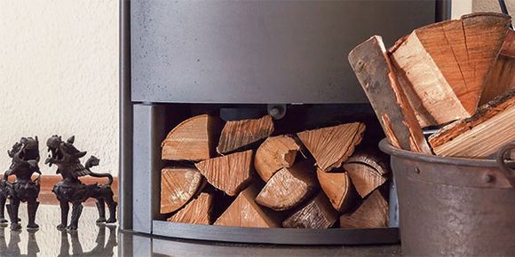 Ofentrockenes Holz im Kamin